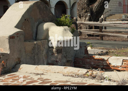 Tragen Brunnen von chumasch Indianer für die lavanderia (Wäsche), Santa Barbara, Santa Barbara, CA. Digitale Fotografie Stockfoto