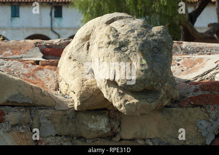 Mountain Lion Skulptur von chumasch Indianer auf der lavanderia (Wäsche), Santa Barbara, Santa Barbara, CA. Digitale Fotografie Stockfoto