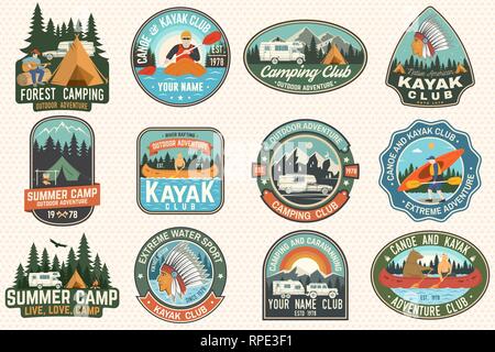 Der Sommer Camp, Kanu und Kajak Club Abzeichen. Vektor. Für patch, Stempel. Design mit Camping, Berg, Fluss, Indianer und kayaker Silhouette. Extreme Camp und Wasser sport kayak Patches Stock Vektor