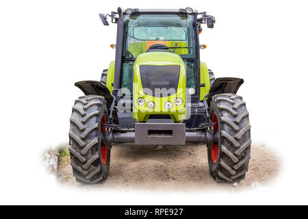 Leistungsstarke Traktor für verschiedene landwirtschaftliche Arbeiten. Vorderansicht einer landwirtschaftlichen Maschine. Notwendige Ausrüstung für eine Molkerei. Die isolierte Bild. Stockfoto