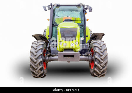 Leistungsstarke Traktor für verschiedene landwirtschaftliche Arbeiten. Vorderansicht einer landwirtschaftlichen Maschine. Notwendige Ausrüstung für eine Molkerei. Die isolierte Bild. Stockfoto