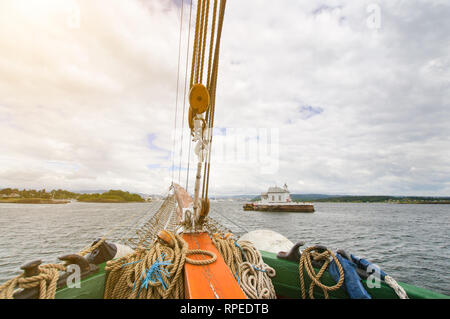 Blick vom Deck der Segelschiff und Oslo Fjord in Richtung Stockfoto