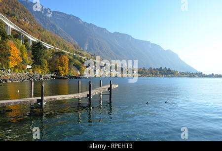 Kleine Hölzerne Seebrücke am Genfer See, Schweiz Stockfoto