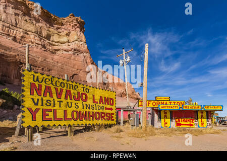 Chief Yellowhorse Trading Post auf dem Strip von Handelsposten und Souvenirläden in Lupton entlang der historischen Route 66, Arizona, USA [kein Eigentum relea Stockfoto