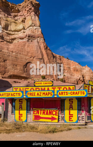 Chief Yellowhorse Trading Post auf dem Strip von Handelsposten und Souvenirläden in Lupton entlang der historischen Route 66, Arizona, USA [kein Eigentum relea Stockfoto