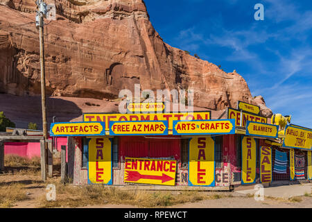 Chief Yellowhorse Trading Post auf dem Strip von Handelsposten und Souvenirläden in Lupton entlang der historischen Route 66, Arizona, USA [kein Eigentum relea Stockfoto