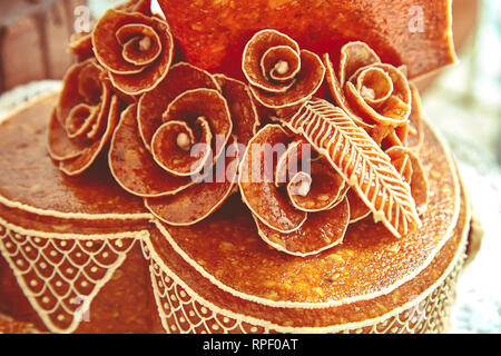 Sehr schön süß spröde Kuchen auf dem Tisch Stockfoto