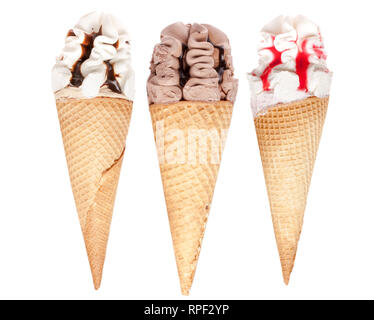 Verschiedene Arten von Eis in einem Waffeln isoliert auf weißem Hintergrund Stockfoto