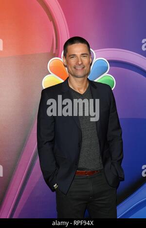 Warren Christie in der Ankunftshalle für NBC mitten in der Saison drücken Sie Quark, NBC Universal Studios, Universal City, CA Februar 20, 2019. Foto von: Priscilla Grant/Everett Collection Stockfoto