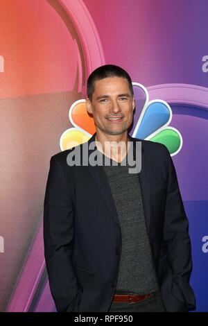 Warren Christie in der Ankunftshalle für NBC mitten in der Saison drücken Sie Quark, NBC Universal Studios, Universal City, CA Februar 20, 2019. Foto von: Priscilla Grant/Everett Collection Stockfoto