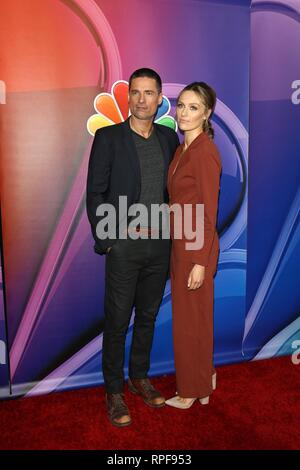 Warren Christie, Michaela McManus in der Ankunftshalle für NBC mitten in der Saison drücken Sie Quark, NBC Universal Studios, Universal City, CA Februar 20, 2019. Foto von: Priscilla Grant/Everett Collection Stockfoto