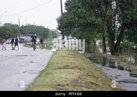 PR - Curitiba - 02/27/2019 - starker Regen in Curitiba - Starker Regen überläuft die Bel m Fluss in Curitiba Störungen in der Region. Foto: Gabriel Machado/AGIF Stockfoto