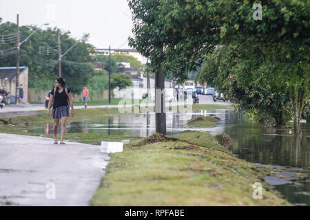 PR - Curitiba - 02/27/2019 - starker Regen in Curitiba - Starker Regen überläuft die Bel m Fluss in Curitiba Störungen in der Region. Foto: Gabriel Machado/AGIF Stockfoto