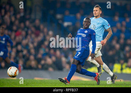 London, Großbritannien. 21 Feb, 2019. Ngolo Kanté von Chelsea während der UEFA Europa League Runde 32 Spiel zwischen Chelsea und Malmö FF an der Stamford Bridge, London, England am 21. Februar 2019. Foto von salvio Calabrese. Nur die redaktionelle Nutzung, eine Lizenz für die gewerbliche Nutzung erforderlich. Keine Verwendung in Wetten, Spiele oder einer einzelnen Verein/Liga/player Publikationen. Credit: UK Sport Pics Ltd/Alamy leben Nachrichten Stockfoto