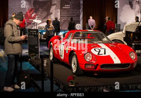 Toronto, Kanada. 21 Feb, 2019. Ein 1964 Ferrari 250 LM ist während der Kunst und das Automobil Ausstellung der 2019 Canadian International Auto Show (CIAS) bei der Metro Toronto Convention Centre in Toronto, Kanada, Feb.21, 2019 gesehen. Mit 15 seltenen und klassische Autos, die Ausstellung läuft vom 15. bis 24. Feb. an der 2019 CIAS. Credit: Zou Zheng/Xinhua/Alamy leben Nachrichten Stockfoto