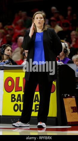 College Park, MD, USA. 21 Feb, 2019. Minnesota Golden Gophers Haupttrainer Lindsay Whalen während Basketball Spiel eines NCAA Frauen zwischen der Universität von Maryland Dosenschildkröten und die Minnesota Golden Gophers an der Xfinity Zentrum in College Park, Md. Justin Cooper/CSM/Alamy leben Nachrichten Stockfoto