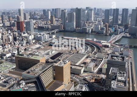 Ansicht von oben von Tokyo's Großhandel Tsukiji Fischmarkt unter Abbruch, am 21. Februar 2019, Tokio, Japan. Tokios legendären Fischmarkt wird eine internationale Konferenz zu werden nach 80 Jahren Handel mit Fisch und Meeresfrüchten. Es war eines der beliebtesten Reiseziele der japanischen Hauptstadt für internationale Touristen. Credit: Rodrigo Reyes Marin/LBA/Alamy leben Nachrichten Stockfoto