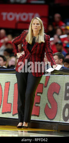 College Park, MD, USA. 21 Feb, 2019. Maryland Dosenschildkröten Haupttrainer Brenda Frese während Basketball Spiel eines NCAA Frauen zwischen der Universität von Maryland Dosenschildkröten und die Minnesota Golden Gophers an der Xfinity Zentrum in College Park, Md. Justin Cooper/CSM/Alamy leben Nachrichten Stockfoto