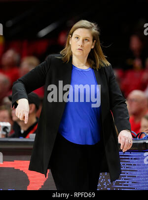 College Park, MD, USA. 21 Feb, 2019. Minnesota Golden Gophers Haupttrainer Lindsay Whalen während Basketball Spiel eines NCAA Frauen zwischen der Universität von Maryland Dosenschildkröten und die Minnesota Golden Gophers an der Xfinity Zentrum in College Park, Md. Justin Cooper/CSM/Alamy leben Nachrichten Stockfoto