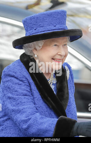 Wellington Barracks, London, UK. 22 Feb, 2019. Ihre Majestät die Königin, der Patron der königlichen Armee Kapläne" Abteilung, der Teilnahme an einem Service der 100. Jahrestag der Gewährung von König George V aus dem Präfix 'Royal' an die Abteilung zu feiern, bei der Wachen Kapelle, Wellington Barracks. Freitag, 22 Februar, 2019. Credit: Amanda Rose/Alamy leben Nachrichten Stockfoto