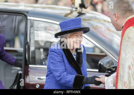 Wellington Barracks, London, UK. 22 Feb, 2019. Ihre Majestät die Königin, der Patron der königlichen Armee Kapläne" Abteilung, der Teilnahme an einem Service der 100. Jahrestag der Gewährung von König George V aus dem Präfix 'Royal' an die Abteilung zu feiern, bei der Wachen Kapelle, Wellington Barracks. Freitag, 22 Februar, 2019. Credit: Amanda Rose/Alamy leben Nachrichten Stockfoto