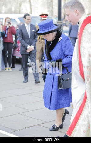 Wellington Barracks, London, UK. 22 Feb, 2019. Ihre Majestät die Königin, der Patron der königlichen Armee Kapläne" Abteilung, der Teilnahme an einem Service der 100. Jahrestag der Gewährung von König George V aus dem Präfix 'Royal' an die Abteilung zu feiern, bei der Wachen Kapelle, Wellington Barracks. Freitag, 22 Februar, 2019. Credit: Amanda Rose/Alamy leben Nachrichten Stockfoto