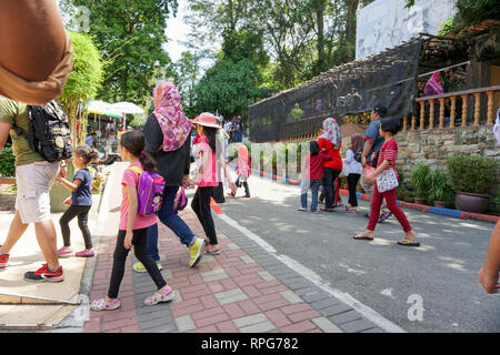 JOHOR, MALAYSIA - Februar 2019: Malaysische verbringen Ihre chinesischen Neue Jahr langen Urlaub in Johor Zoo in Johor Bahru. Stockfoto