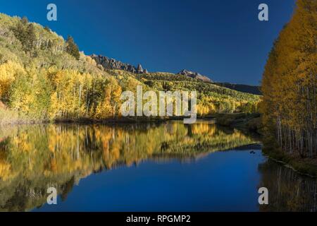 Wasser Reflexionen von Herbst Teich außerhalb von Telluride, Colorado Stockfoto