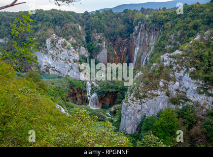 Veliki Slap (Großer Wasserfall) Plitvicer Seen in Kroatiens ältester Nationalpark. Stockfoto