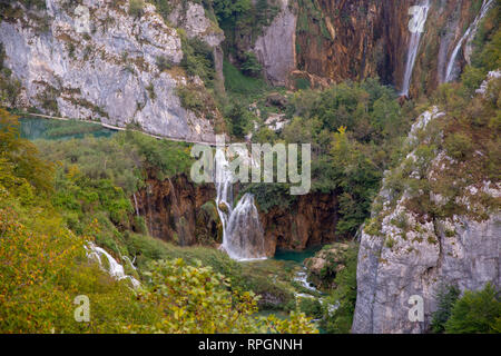 Plitvicer Seen und Wasserfälle Landschaft in Kroatien's erster Nationalpark. Stockfoto