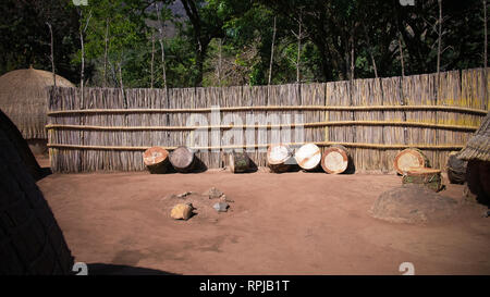 Traditionelle swati Trommel am Dorf in der Nähe von Manzini, Mbabane, Eswatini, ehemaliger Swasiland Stockfoto