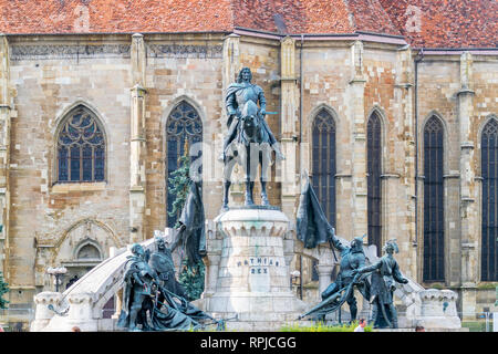 Der Matthias Corvinus Denkmal von János Fadrusz in Cluj-Napoca, Rumänien. Stockfoto