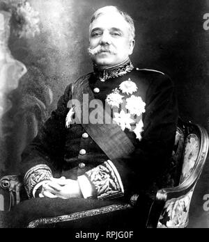 Campos Henriques, Minister für Justiz, Portugal, Sitz, in Uniform Stockfoto