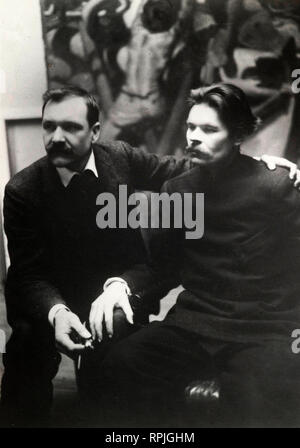 Axel Gallén hielt seine Hand auf die Schulter im Maxim Gorki studio Pirtti Gallén in Helsinki, 1905 Stockfoto