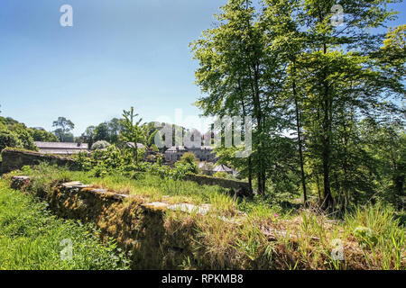 Buckland Abbey Devon einst Sir Francis Drake Haus und Zehntscheune aus der Ferne Stockfoto