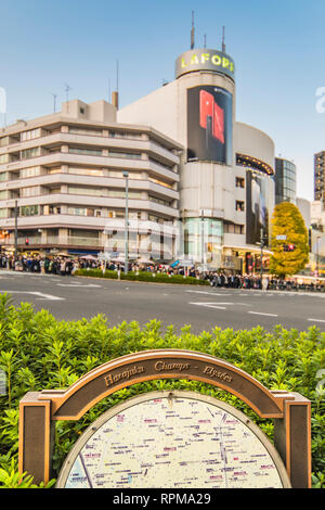 Der japanischen Jugendkultur Fashion District Kreuzung Kreuzung von Harajuku Laforet namens Champs-Elysées in Tokio, Japan. Stockfoto