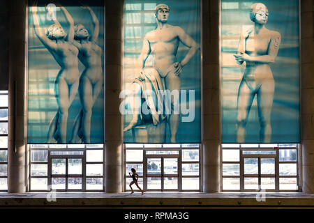 Rom - Schwimmbad im Foro Italico. Die Sportanlage ehemals Foro Mussolini bekannt war in der faschistischen Epoche gebaut. Stockfoto