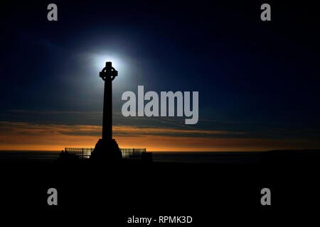 Tennyson Denkmal, Leute, Wandern,, Tennyson Denkmal, Süßwasser, Isle of Wight, England, Vereinigtes Königreich, Stockfoto