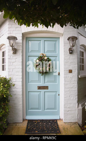 Religion, Feste, Weihnachten, Floral wreath Dekoration an der Tür. Stockfoto