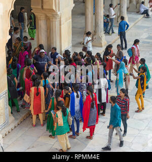 Hohe Betrachtungswinkel und Touristen im Amber Fort, Jaipur, Rajasthan, Indien Stockfoto