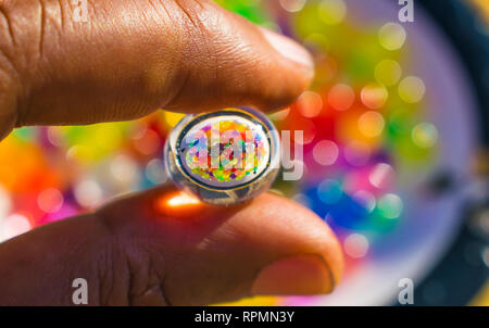 Reflexion der Farbe Kugeln in Hydro gel Ball. Stockfoto