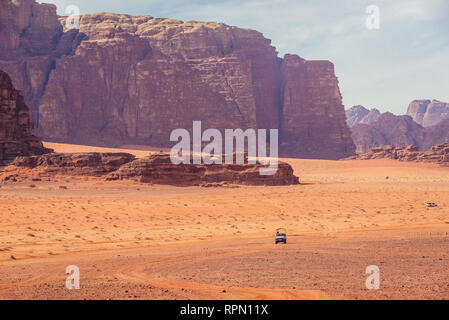 Kleine Brücke im Wadi Rum Tal auch genannt Tal des Mondes in Jordanien Stockfoto