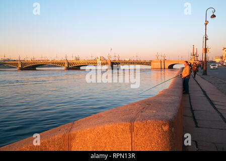 Palace damm Blick auf die Trinity Bridge, St. Petersburg Stockfoto