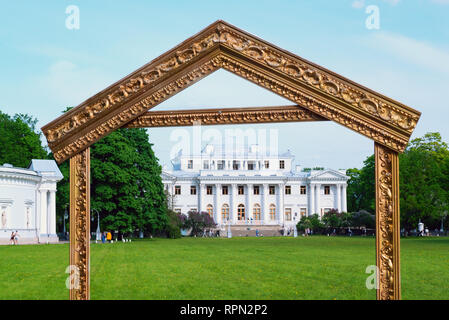 Elagin Palace in einem Bilderrahmen auf Elagin Insel, St. Petersburg Stockfoto