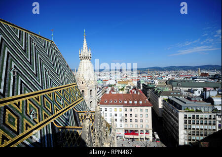 Der Blick aus dem Nordturm des Stephansdom, Wien, Österreich Stockfoto