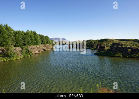 Malerischer Blick auf vulkanische Landschaft bei Dimmuborgir gegen Sky Stockfoto