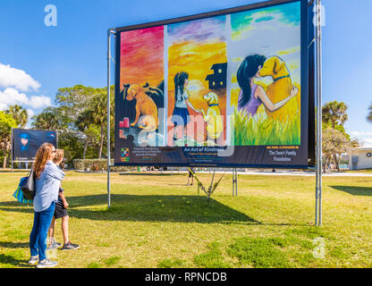 Umarmen unsere Unterschiede im Bayfront Park Anzeige in Sarasota Florida Stockfoto