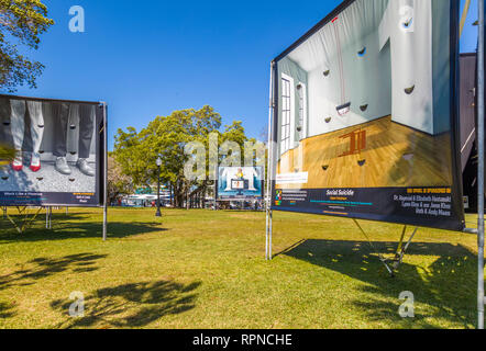 Umarmen unsere Unterschiede im Bayfront Park Anzeige in Sarasota Florida Stockfoto