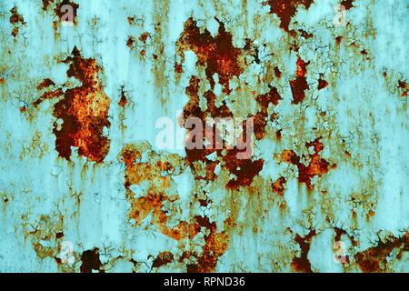 Wand rusty mit schäbigen Farbe lila grün. Textur. Hintergrund. Stockfoto