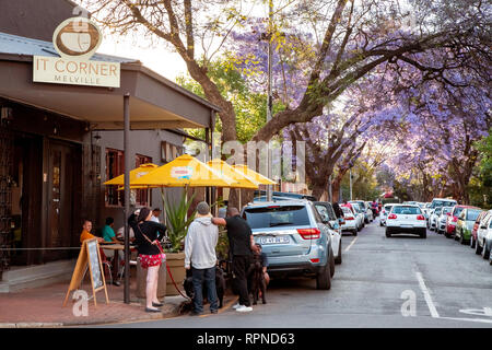 Johannesburg, Südafrika, 19. Oktober 2018: Blick vom Cafe im modischen Viertel. Stockfoto